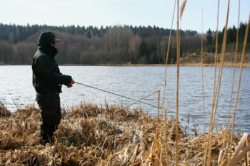 Windward shore with sun is a very good place to start your fishing day.