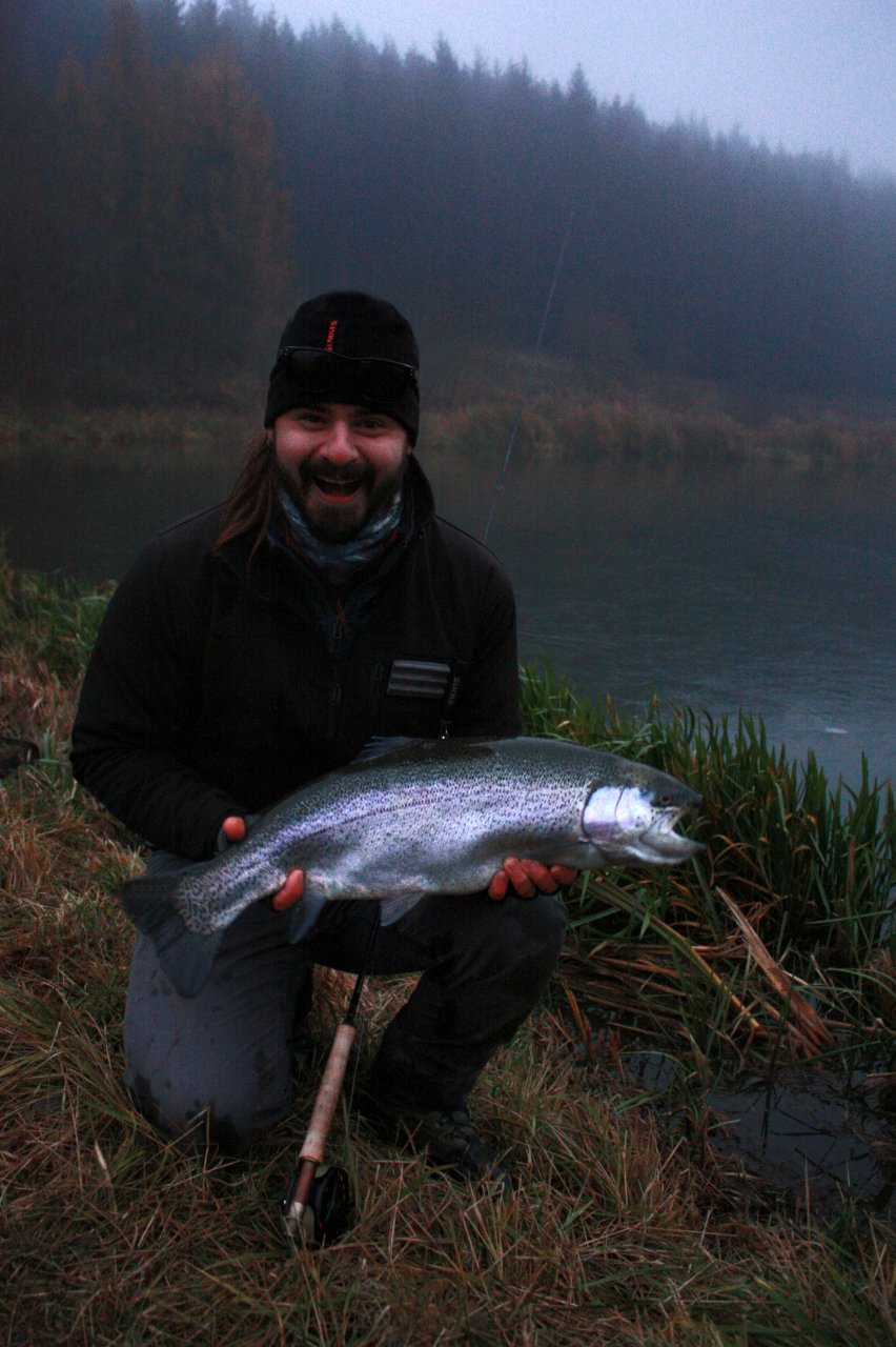 A huge steel colored rainbow beast in my frozen hands and the successful fishing day slowly ends in a mysterious fog!